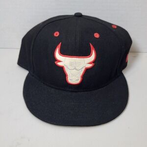 New Era Chicago Bulls 9Fifty Snapback Hat Men's Fits Most Black White‎ Bull Logo